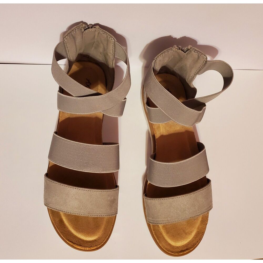 Axxiom Magnetic Soft Grey Strappy Sandals Women's Size 8.5M